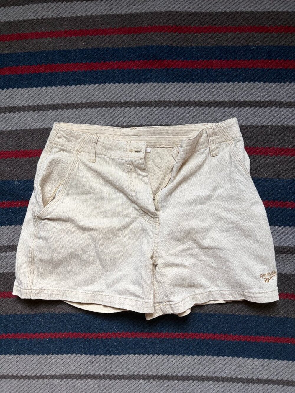 Vintage Reebok cream 100% cotton 90s shorts in good vintage condition Size 2